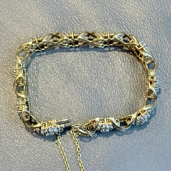 Elegant Gold and Diamonds Women's Hugs and Kisses Bracelet - Picture 6 of 6